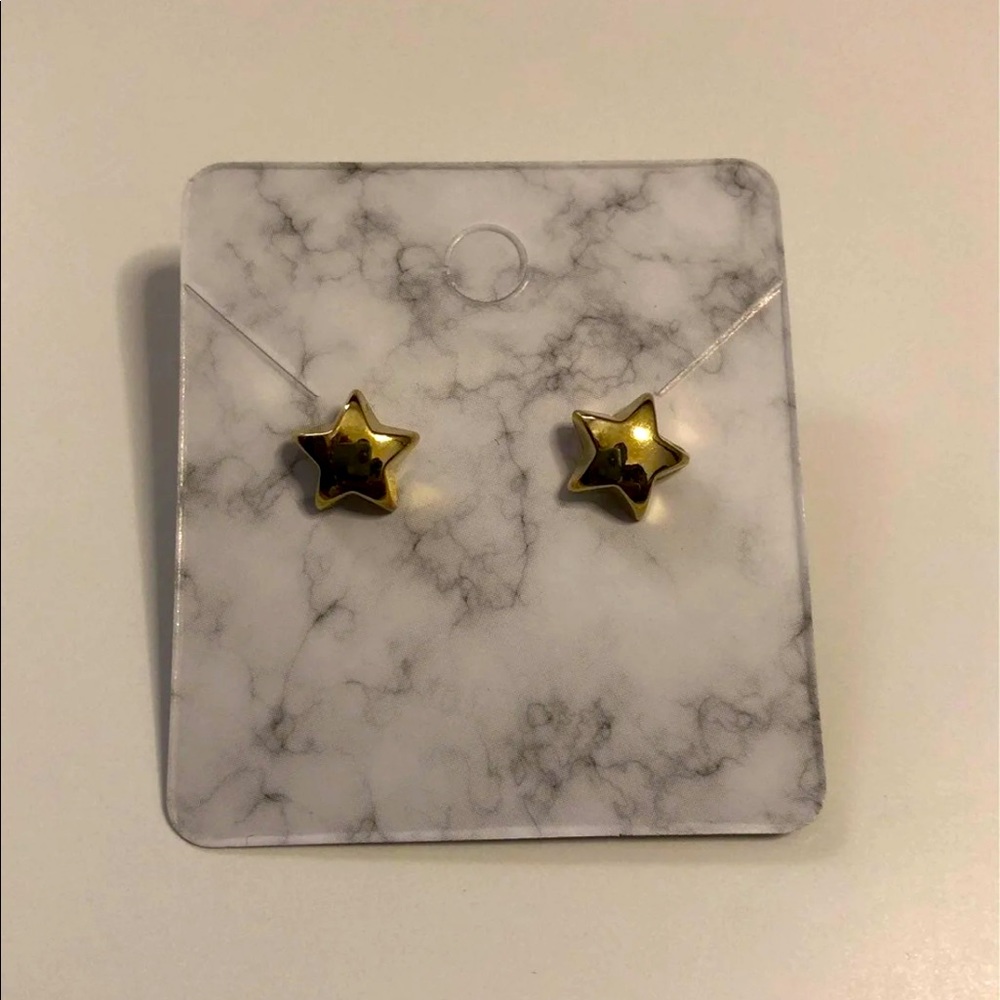 Gold stud star earrings